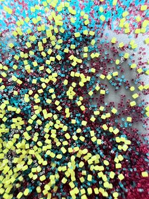 0.5*0.5mm 円筒状のプラスチックのビーズ ブレーシングポリアミドナイロン